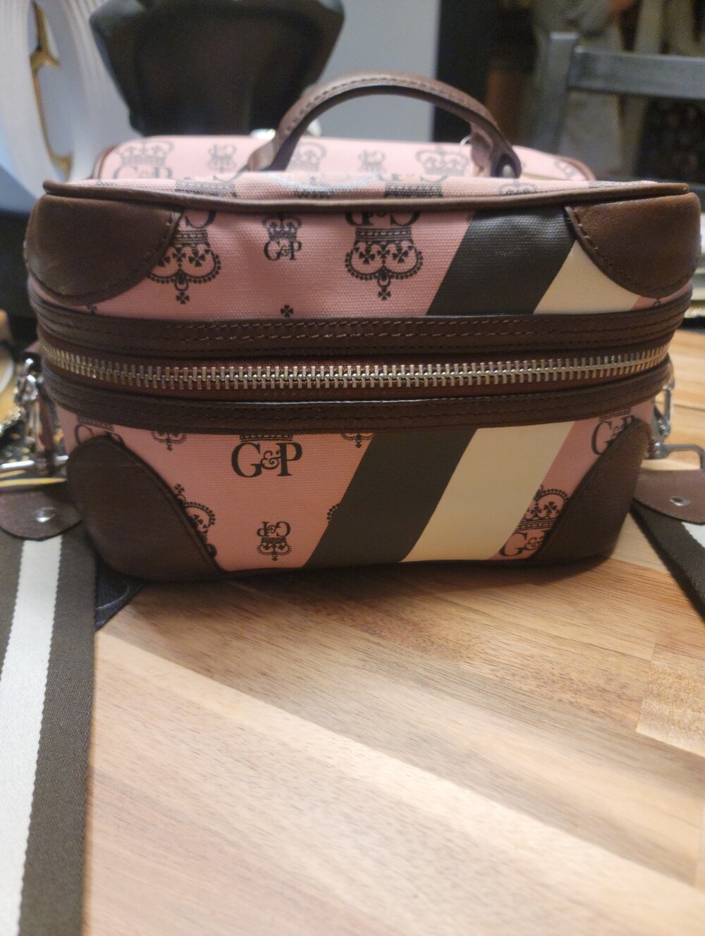 "Rare" Y2K Cosmetic Train  Case Juicy COUTURE